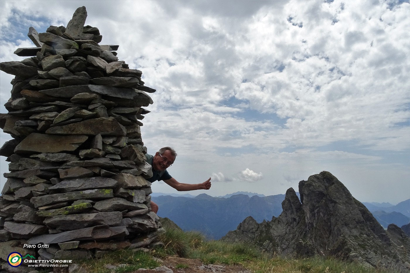 01 All'omone del Ponteranica centr. (2372 m la cima).JPG